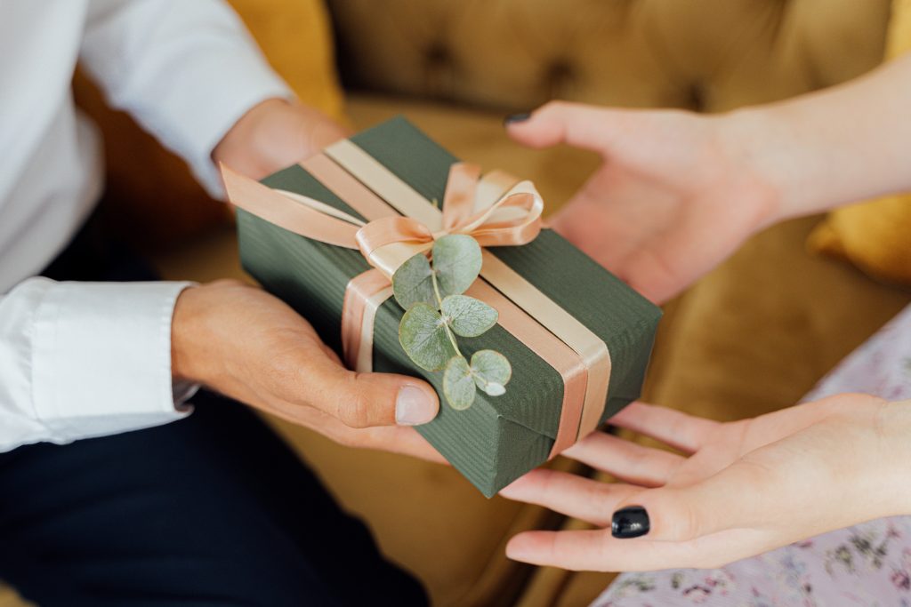 How Welcome Gifts Inspire New Employees